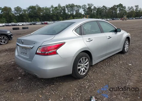 2015 Nissan Altima 2.5/2.5 S/2.5 Sl/2.5 Sv z USA, uszkodzony, nr VIN 1N4AL3AP5FC276504
